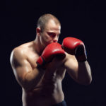 10 beneficios del boxeo que desconoces El boxeo es un deporte muy popular entre hombres y mujeres (iStock)