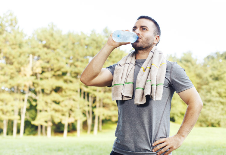 Durante la carrera, los suplementos alimenticios pordrán ayudarte (iStock)