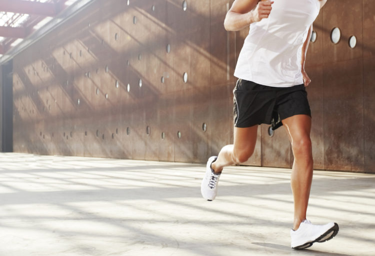 Es muy importante ejercitar todas las partes del cuerpo por igual (Istock)