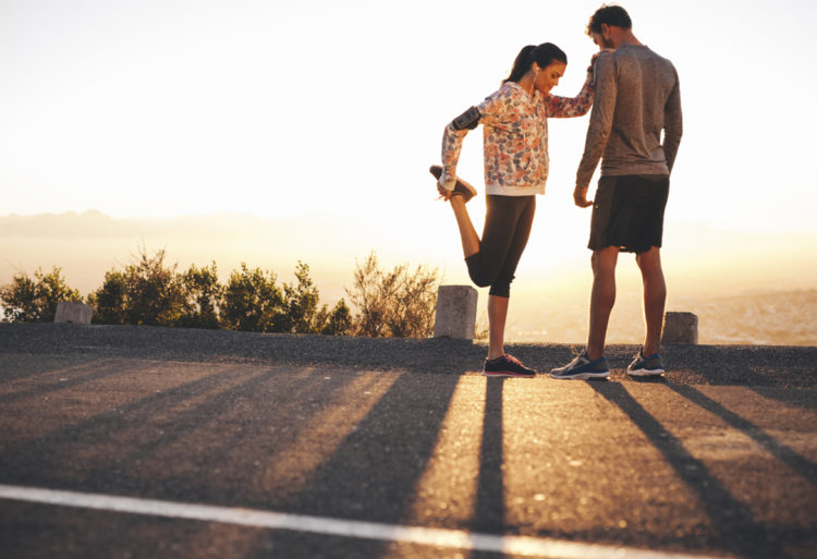 Estirar es fundamental para prevenir lesiones (iStock)