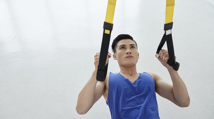 Ejercicios de brazo con el TRX (iStock)