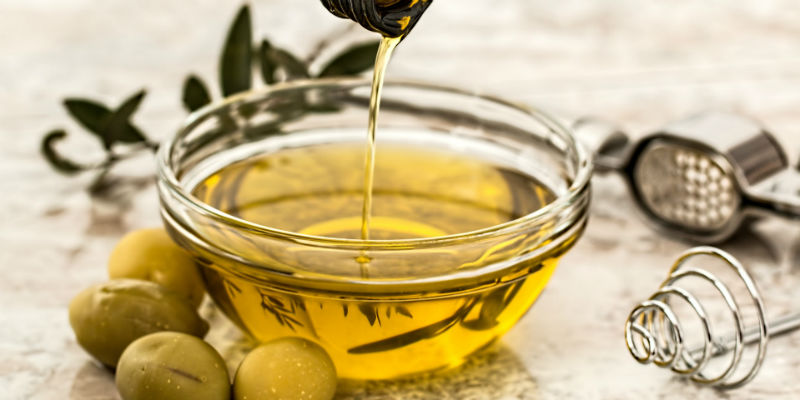 Las grasas del aceite de oliva son muy saludables pero ni sacia ni aporta volumen a las comidas (Pixabay) Las grasas del aceite de oliva son muy saludables pero ni sacia ni aporta volumen a las comidas (Pixabay)