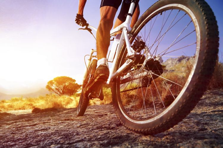 Hay que apostar por una bici de montaña con frenos de disco (iStock)