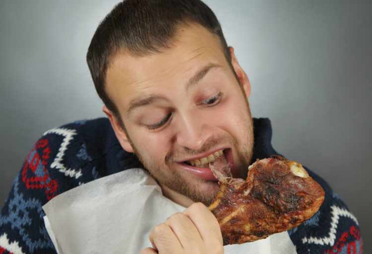 La paleodieta consiste en volver a loas hábitos alimenticios del hombre del Paleolítico (iStock)