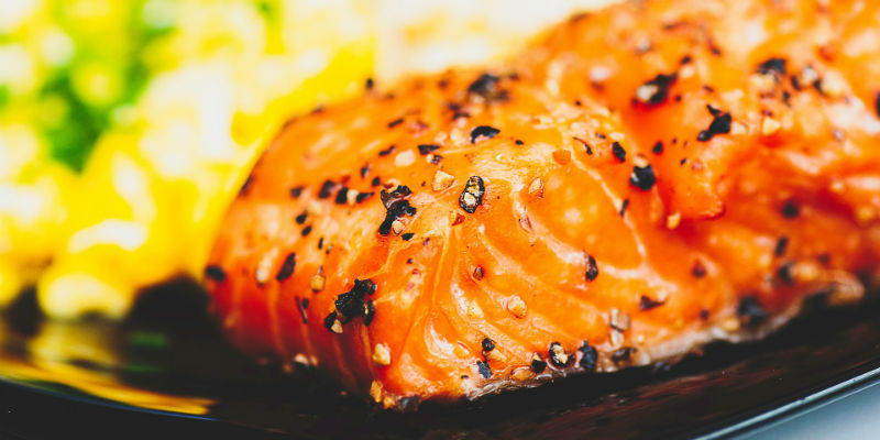 Salmón con aguacate y mango (Pixabay) Salmón con aguacate y mango (Pixabay)