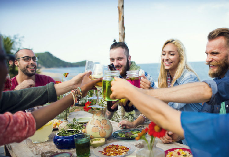 Los excesos de las vacaciones pueden hacernos volver con 3 kilos de más (iStock)
