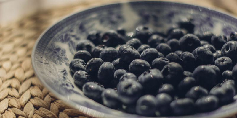 Los arándanos tienen una alta capacidad antiinflamatoria y antibacteriana (Pixabay)