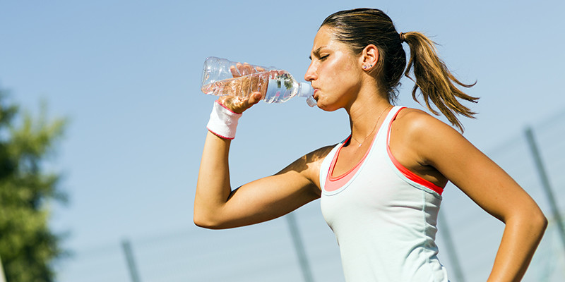 Siempre hay que estar hidratado a la hora de correr (iStock)