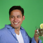 Los beneficios de beber agua con limón Tomar un vaso de agua de con limón en ayunas aporta numerosos beneficios (iStock)