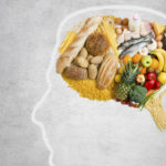 Los alimentos que más dañan al cerebro Hay alimentos que provocan daños en el cerebro (Istock)
