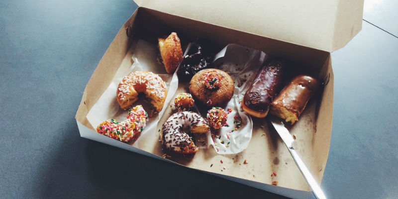 La bollería industrial contiene altos niveles de azúcares refinados que debilita la piel (PIxabay)