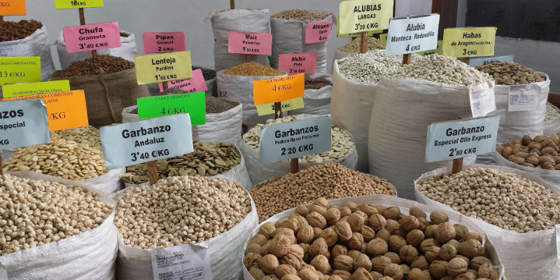 Los hidratos de carbono de difícil asimilación obligan a las bacterias del intestino que producen los gases a multiplicarse para poder digerirlos (Pixabay)