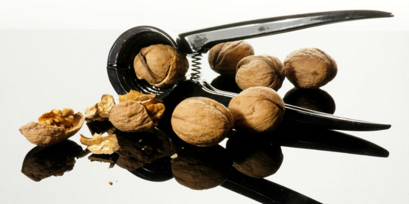 Las nueces mantienen los vasos sanguíneos saludables e impiden la absorción del colesterol (Pixabay) Las nueces mantienen los vasos sanguíneos saludables e impiden la absorción del colesterol (Pixabay)