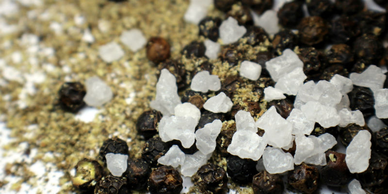 El consumo excesivo de sal produce hinchazón, retención de líquidos y celulitis (Pixabay) El consumo excesivo de sal produce hinchazón, retención de líquidos y celulitis (Pixabay)