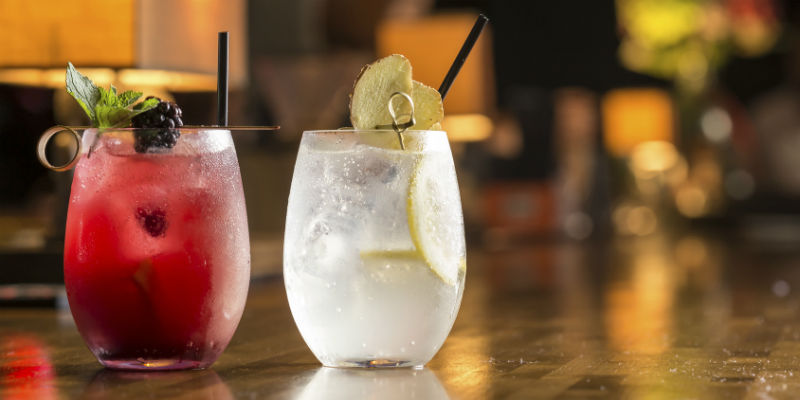 Las aguas infusionadas son unos refrescos muy ligeros (iStock)