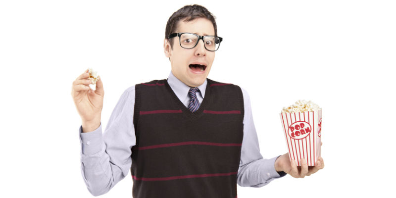 Hay que evitar guardar snacks, chocolates, caramelos y otras chucherías en casa y en el cajón de la oficina (iStock)