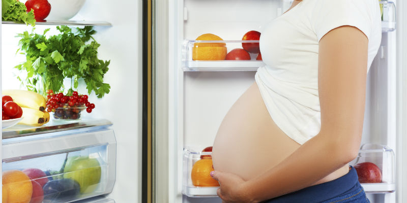 Los sentidos del gusto y el olfato ser ven seriamente afectados desde los primeros momentos del embarazo (iStock)