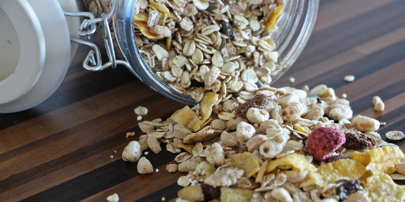 La avena estimula la producción de melatonina y la liberación de serotonina (Pixabay)