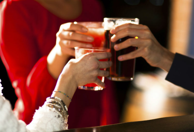 Muchas veces lo que nos hace engordar es lo que bebemos (iStock)