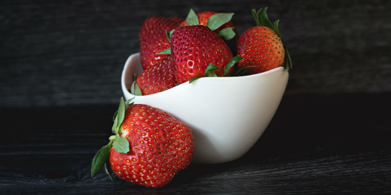 Las fresas protegen el estómago de los daños del alcohol por los antioxidantes que contienen. (Pixabay)