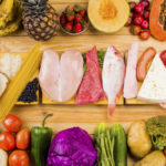 Clasificación de alimentos: la base de una dieta equilibrada La pirámide alimenticia recoge la clasificación de los alimentos como base de una dieta equilibrada (iStock)