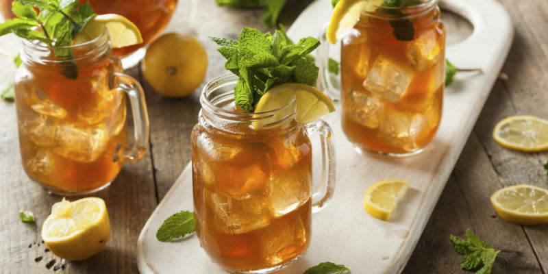 El té helado es un antioxidante natural que favorece la quema de calorías (iStock)