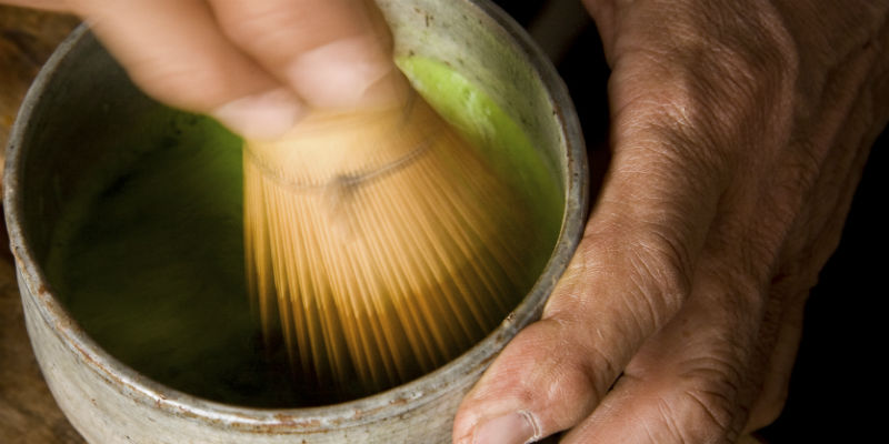 La preparación del té matcha es todo un ritual (iStock)