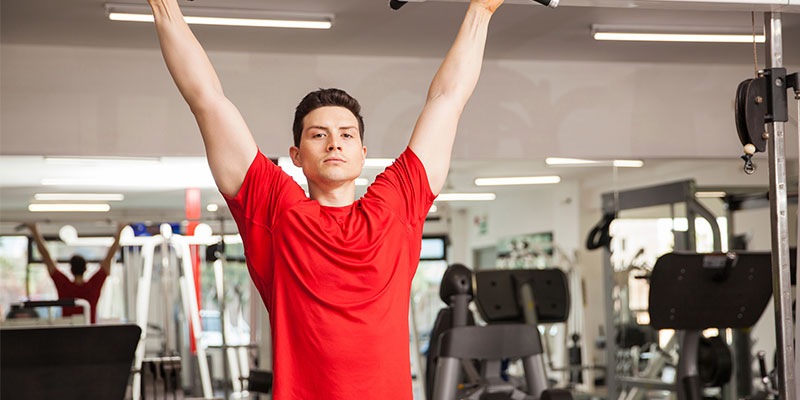 Un buen consejo es comenzar a hacer las dominadas por partes (iStock)