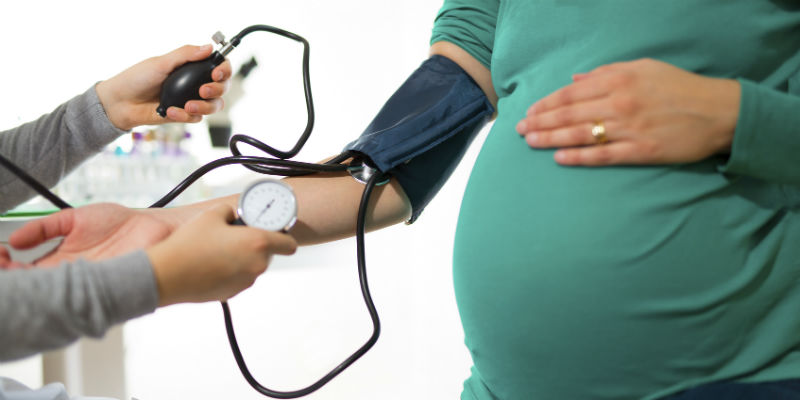 Los cambios hormonales hacen que el sistema cardiovascular se vea sobrepasado, lo que puede causar vértigos (iStock)