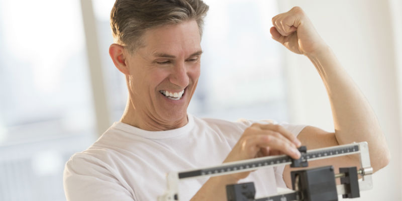 Una vez alcanzado el peso adecuado, la clave para combatir el sobrepeso es no volver a los hábitos alimentarios previos (iStock)