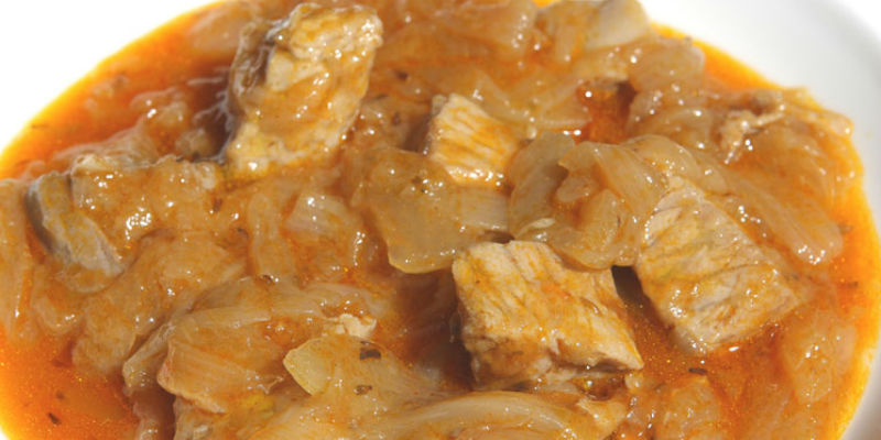 Atún encebollado (Soledadsanjose, Wikimedia)