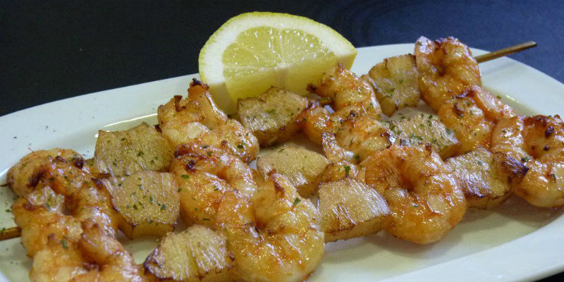 Brochetas de langostinos (juantiagues-Flickr)