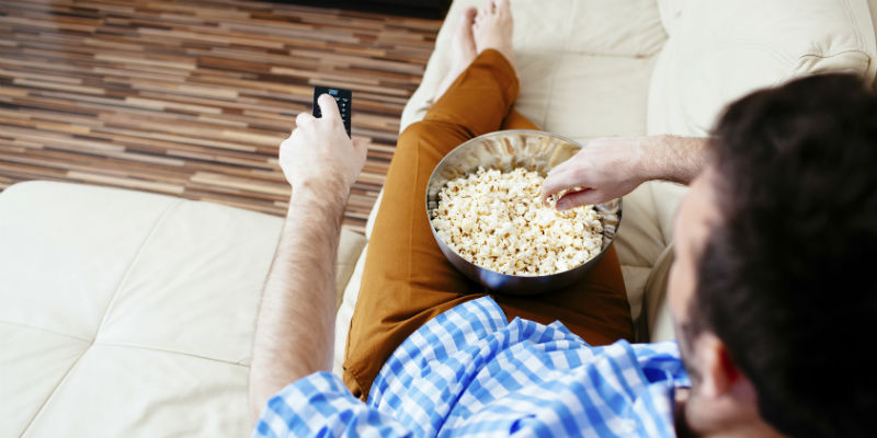 Hay snacks, como las palomitas, que no son incompatibles con comer sano (iStock)