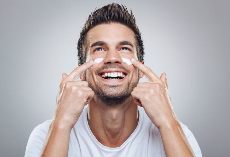 Si eres hombre, también debes cuidar tu piel (iStock)