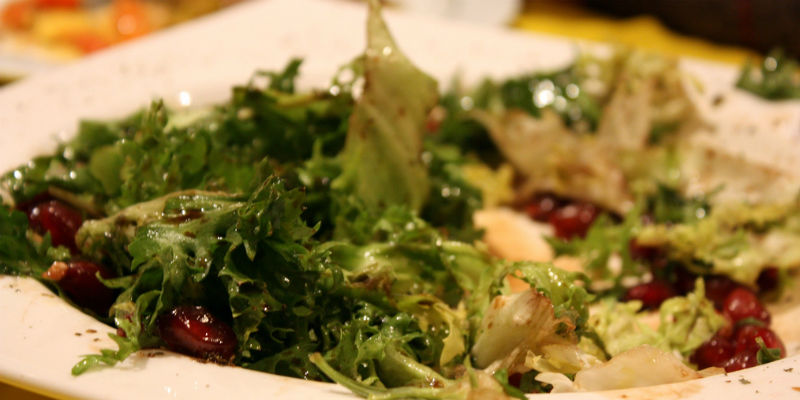 Ensalada de escarola y granada a la mostaza (Brocco-Flickr)