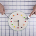 Cómo influyen los horarios de las comidas en el peso Los horarios de las comidas influyen en nuestro peso, así lo demuestran varios estudios (iStock)