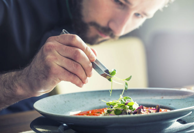 Diez platos fáciles para conquistarla (iStock)