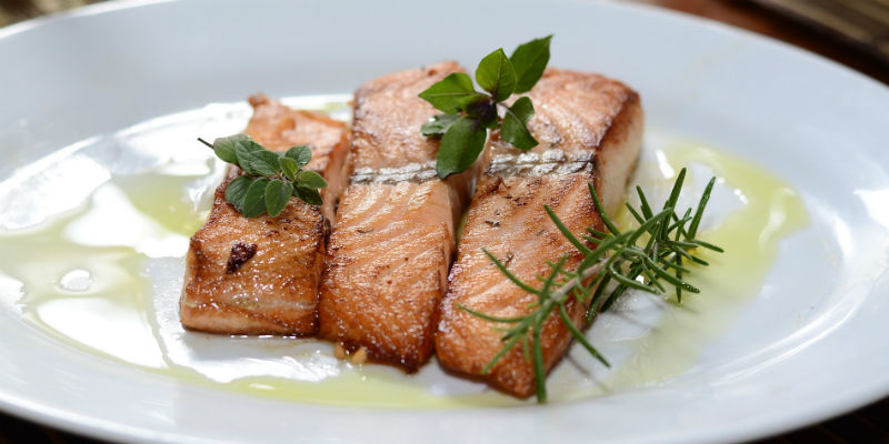 El salmón fortalece el tallo del pelo (Pixabay)