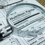 Cómo leer la tabla nutricional de los alimentos El nuevo Reglamento Europeo, de aplicación automática en los Estados Miembros, sobre etiquetado alimentario que regula la información que se facilita al consumidor y establece la obligación de etiquetar los alimentos de forma clara (iStock)