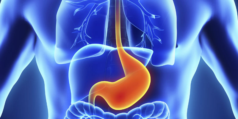 El ardor de estómago provoca una incómoda sensación por su sabor agrio o amargo en la garganta. (iStock)