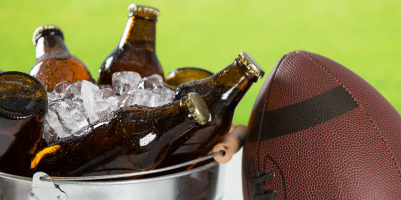 Los componentes de la cerveza contrarrestan el proceso oxidativo de la fibra muscular que origina las agujetas. (iStock)