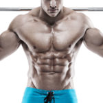 5 ejercicios para aumentar pectorales Las pesas son habituales en los ejercicios para aumentar pectorales (iStock)