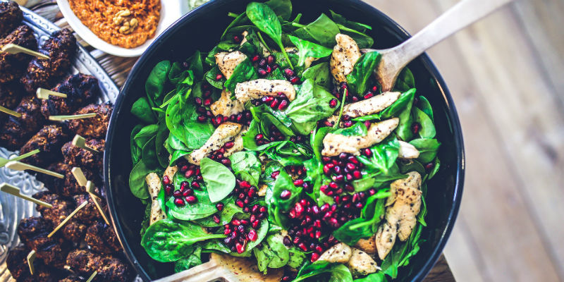 Las espinacas contienen gran cantidad de calcio. (Pixabay)