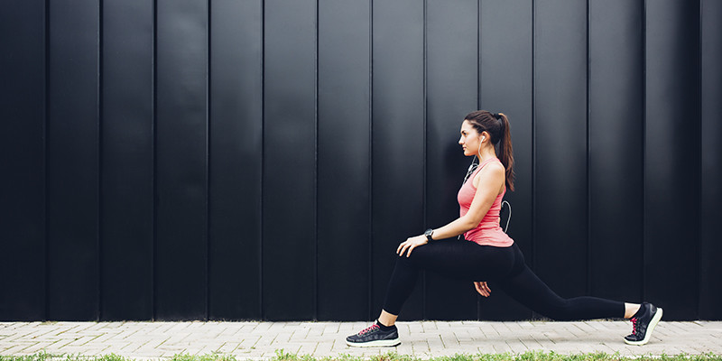 La zancada es el ejercicio ideal para fortalecer tu glúteo (iStock)