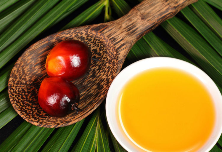 El aceite de palma se ha convertido en el más empleado del mundo en la alimentación, lo que no significa que sea la opción más saludable. (iStock)