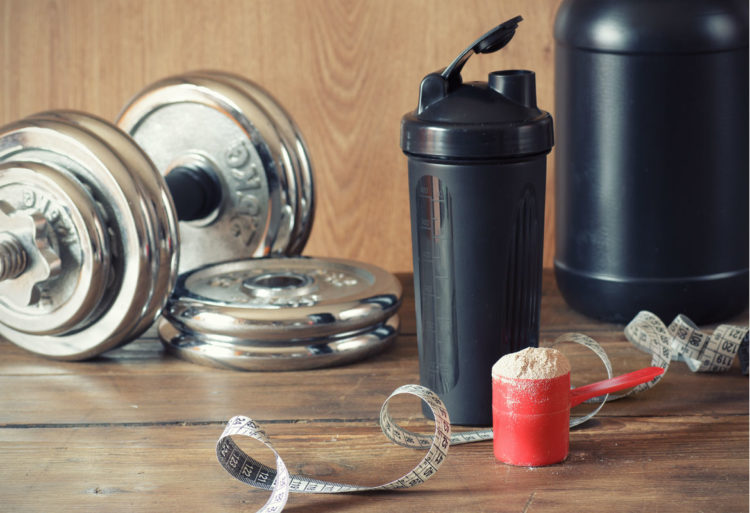 Los batidos de proteínas ayudan obtener mejor rendimiento de la práctica deportiva así como el desarrollo de los tejidos musculares. (iStock)