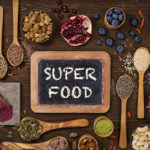 Súperalimentos: Todo lo que debes saber sobre ellos Los llamados superalimentos tienen grandes beneficios para el cuerpo. Desvelamos sus propiedades y cómo introducirlos en la dieta diaria. (iStock)