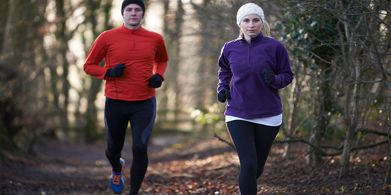 Entrenar al aire libre en invierno es más fácil acompañado (iStock)