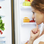 10 meriendas saludables para no engordar Decidiendo la merienda (iStock)