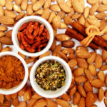 Comer frutos secos reduce la mortalidad Comer frutos secos disminuye en un 29% el riesgo de morir por una enfermedad cardiovascular y un 11% por cáncer. (Pixabay)